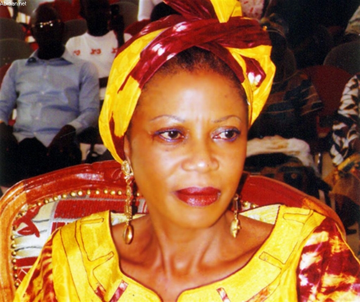 Sotra  / Dr Marie-Paule Kodjo aux épouses des agents: 